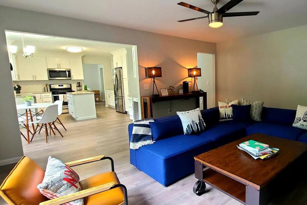 Perfect Vacation With Game Theater Hot Tub Holiday home Tobyhanna