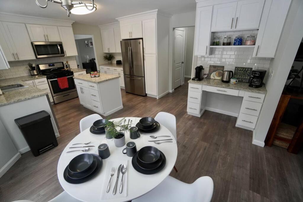 Holiday home Perfect Vacation With Game Theater Hot Tub *