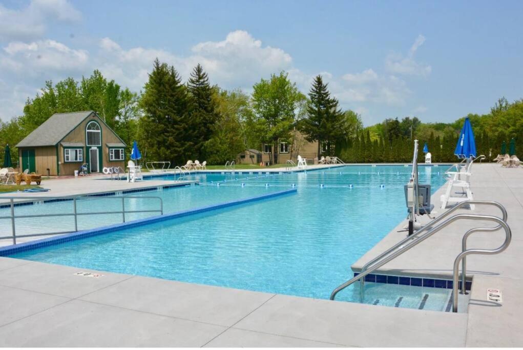 Perfect Vacation With Game Theater Hot Tub Holiday home *