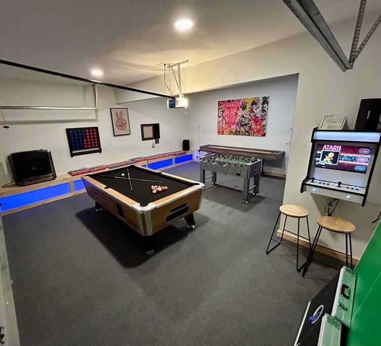 Perfect Vacation With Game Theater Hot Tub Holiday home