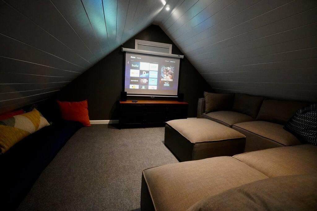 Holiday home Perfect Vacation With Game Theater Hot Tub Tobyhanna