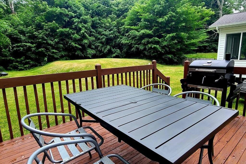 Perfect Vacation With Game Theater Hot Tub Holiday home Tobyhanna